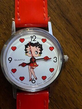 Vintage 1989 Betty Boop Silver Tone Quartz Watch with Red Heart Band